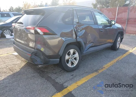 2019 Toyota Rav4 Xle z USA, uszkodzony, nr VIN 2T3P1RFV3KW064566